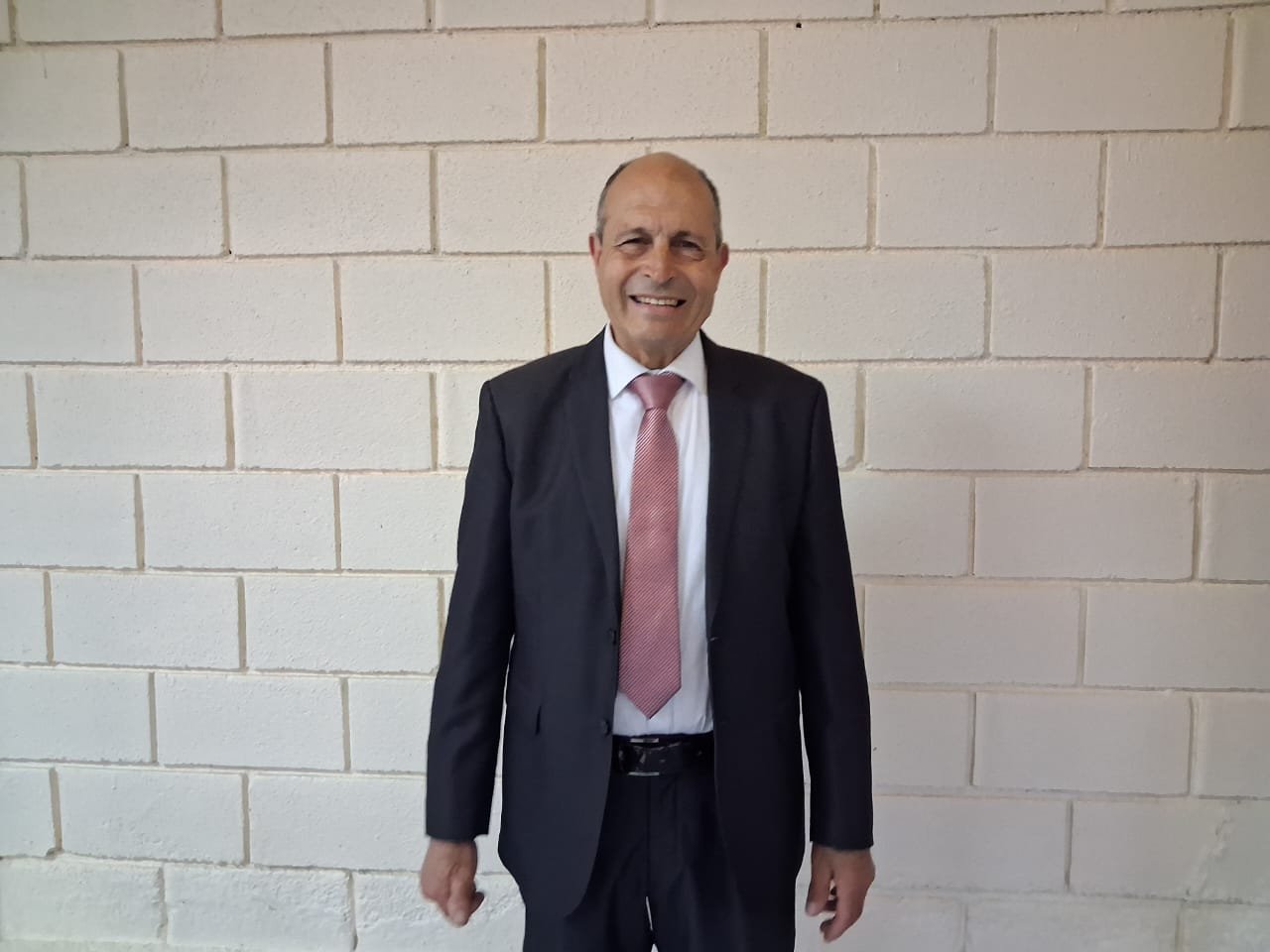 Pastor Hernán Villagra en el templo
