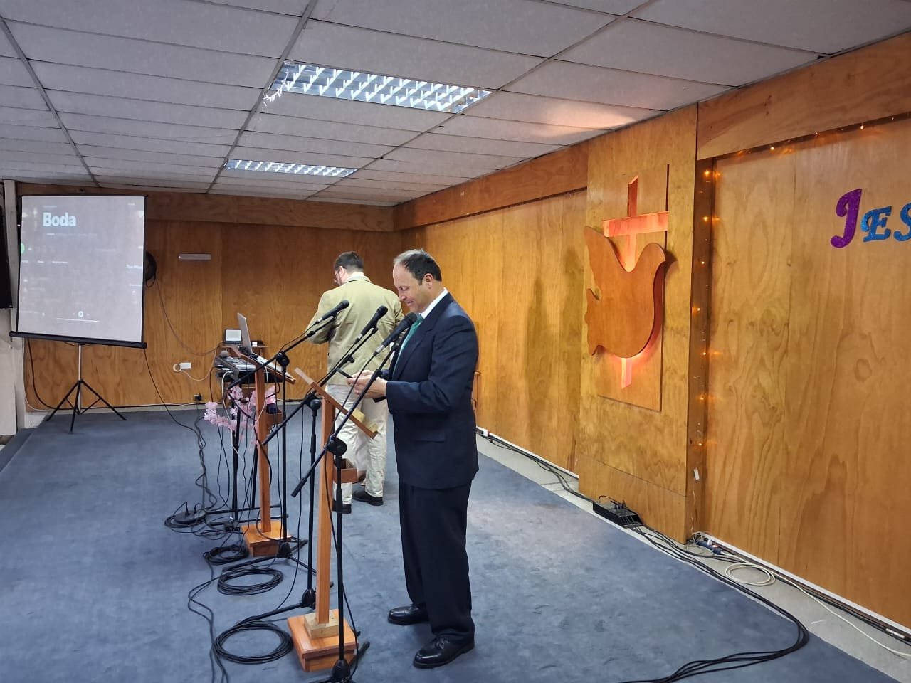 Predicación desde el púlpito de Iglesia Restaurando Vidas