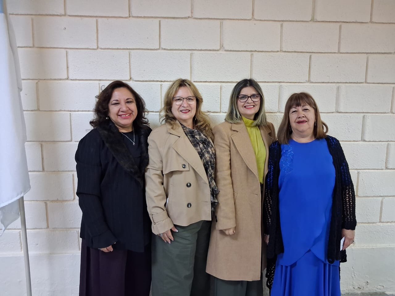 Hermanas de la congregación reunidas en el templo