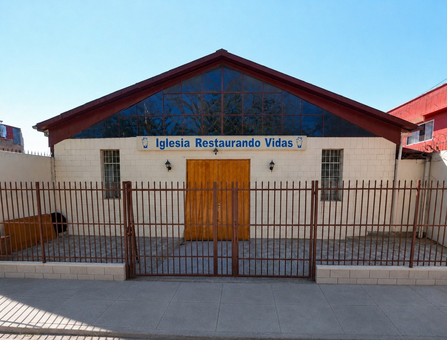 Fachada del templo de Iglesia Restaurando Vidas en Villa Alemana
